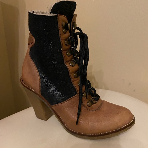 Ladies fur lined boots. Tara soft brown leather boot says size7 fits like 8 - Picture 12 of 16